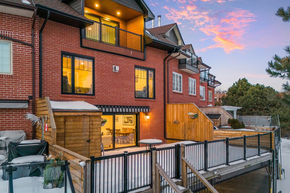 Townhouse in Oakville, Ontario, Canada 1 - 17285041