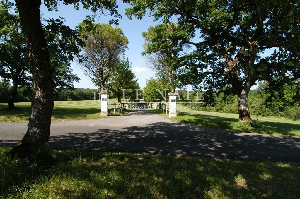 Estate in Vieil Angoulême-Centre Ville, Angoulême, France 5 - 17285444