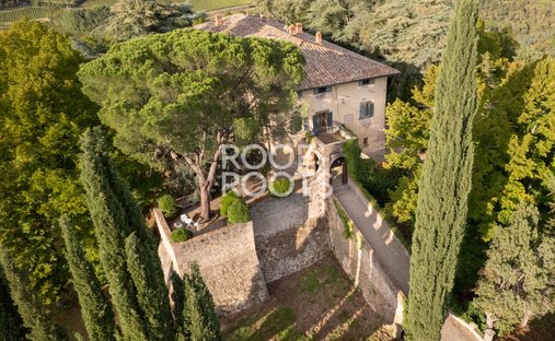 Castle in Castelnuovo Berardenga, Tuscany, Italy 1