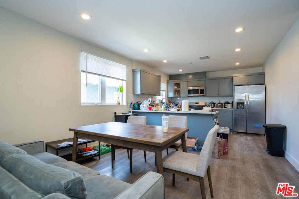 Los Angeles, California, United States 5 - 17291278