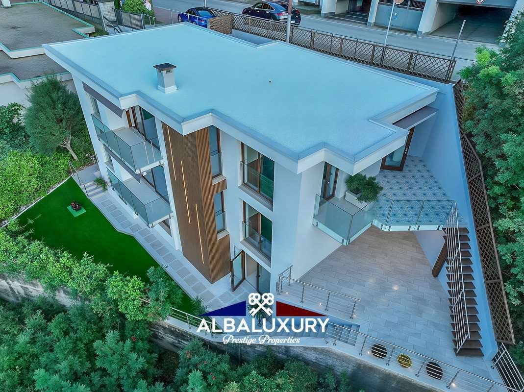 Villa in Campione d'Italia, Lombardy, Italy 2 - 17288647