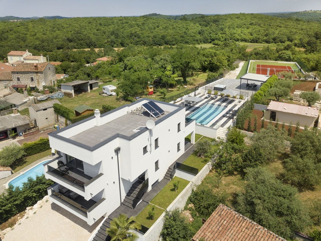Villa in Sveti Lovrec Pazenaticki, Istria County, Croatia 1 - 17290343