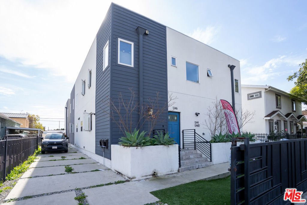 Los Angeles, California, United States 3 - 17291278