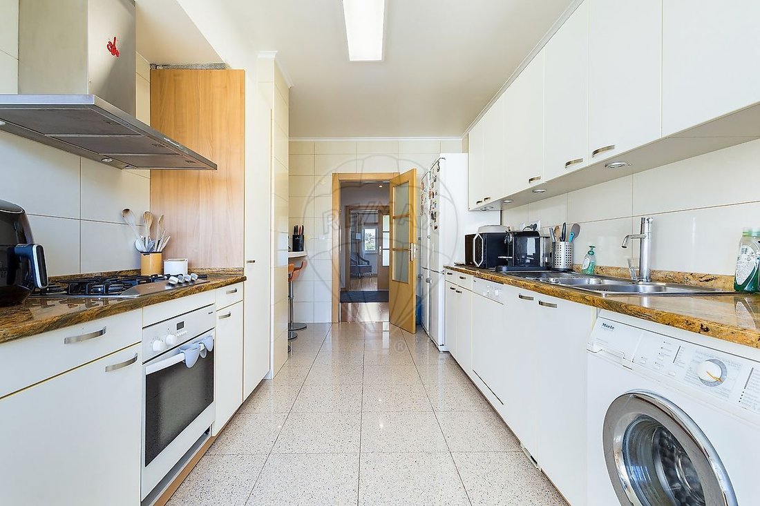 Apartment in Estoril, Cascais e Estoril, Lisbon 4 - 17287013