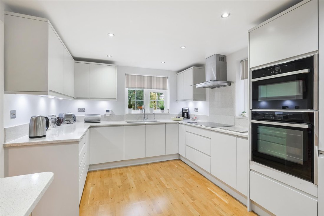 House in Banstead, Reigate and Banstead, England 2 - 17288305