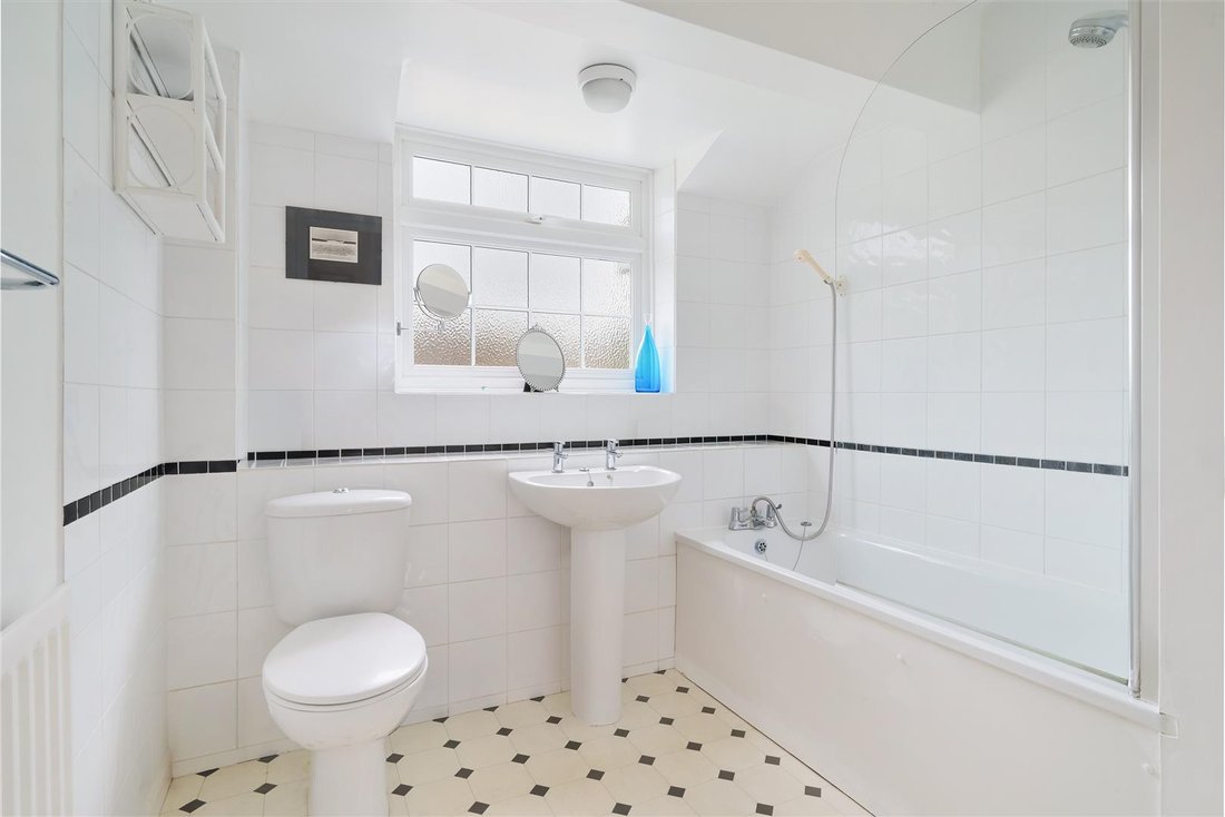 House in Banstead, Reigate and Banstead, England 5 - 17288305