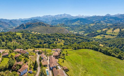 Land in Parres, Asturien, Spanien 1