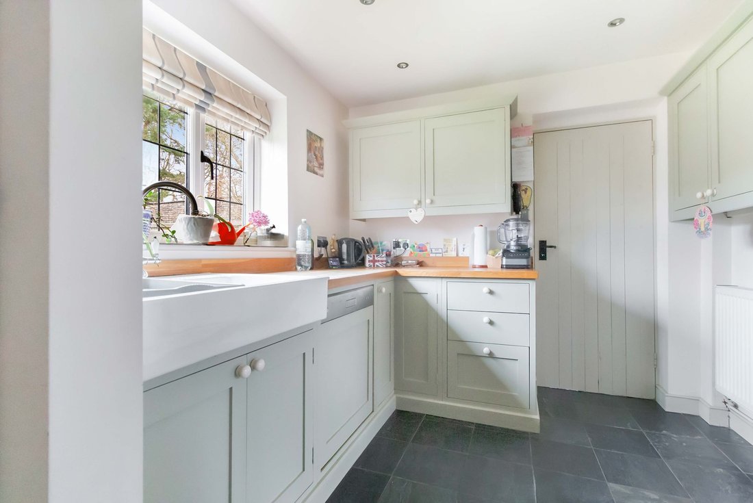 House in Uckfield, England 3 - 17287029