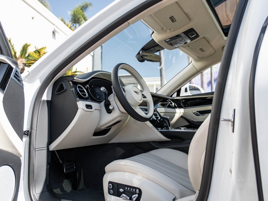 2026 Bentley Flying Spur in La Jolla, CA, United States 2 - 17090418
