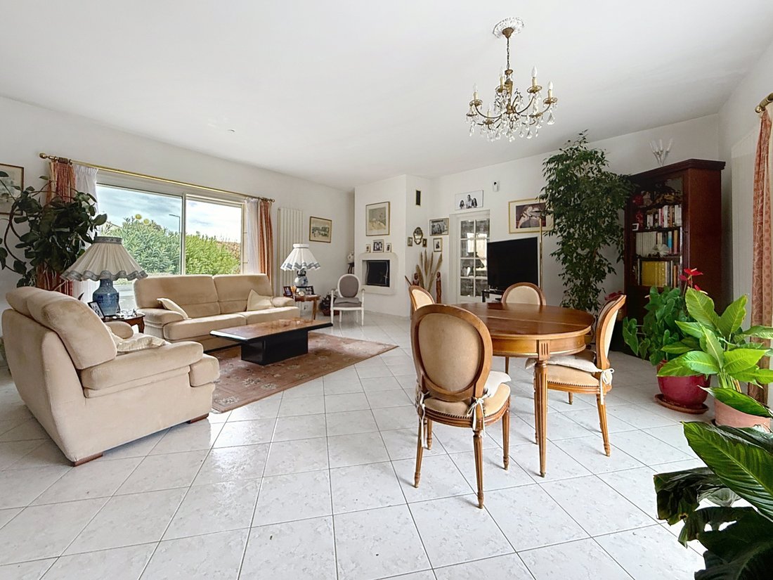 Estate in Uzès, Occitania, France 3 - 17286954