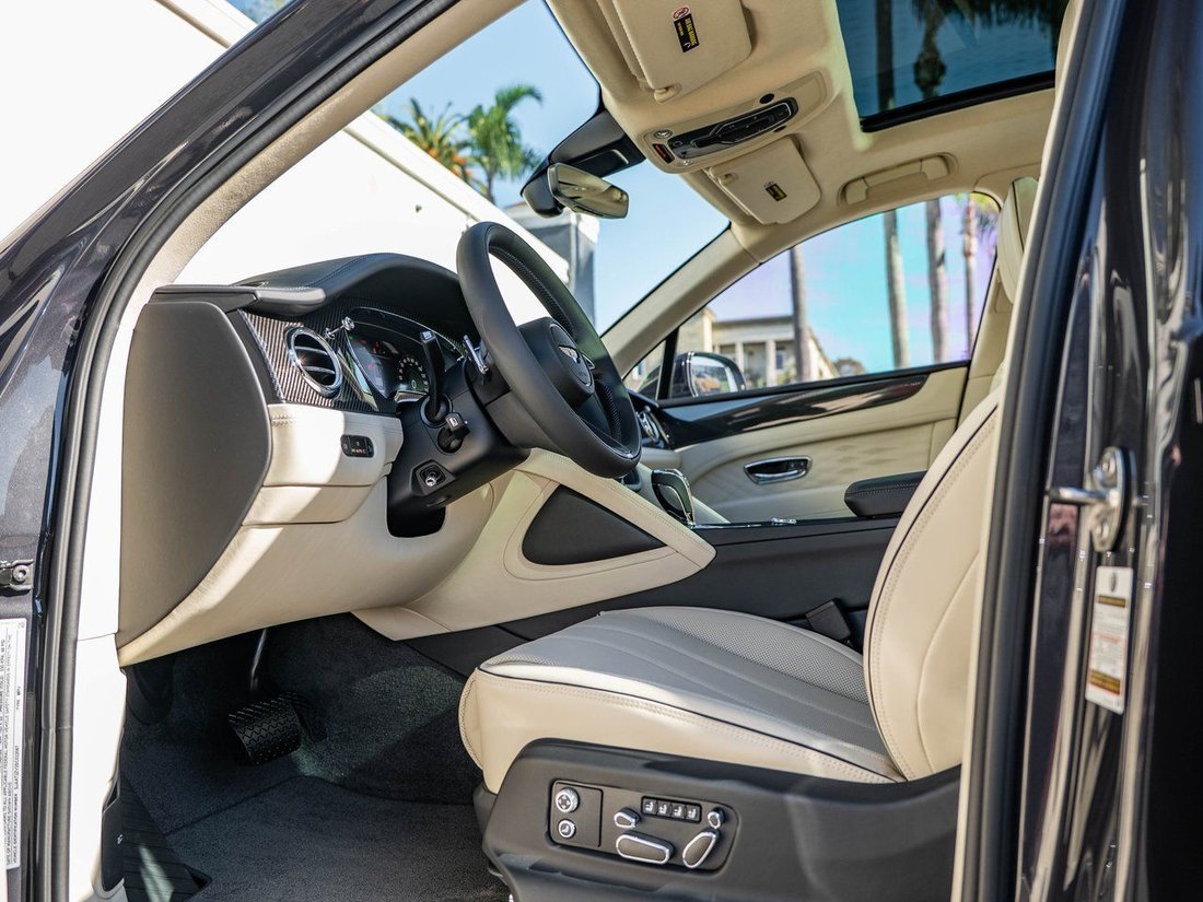 Suv in La Jolla, CA, United States 2 - 16890824