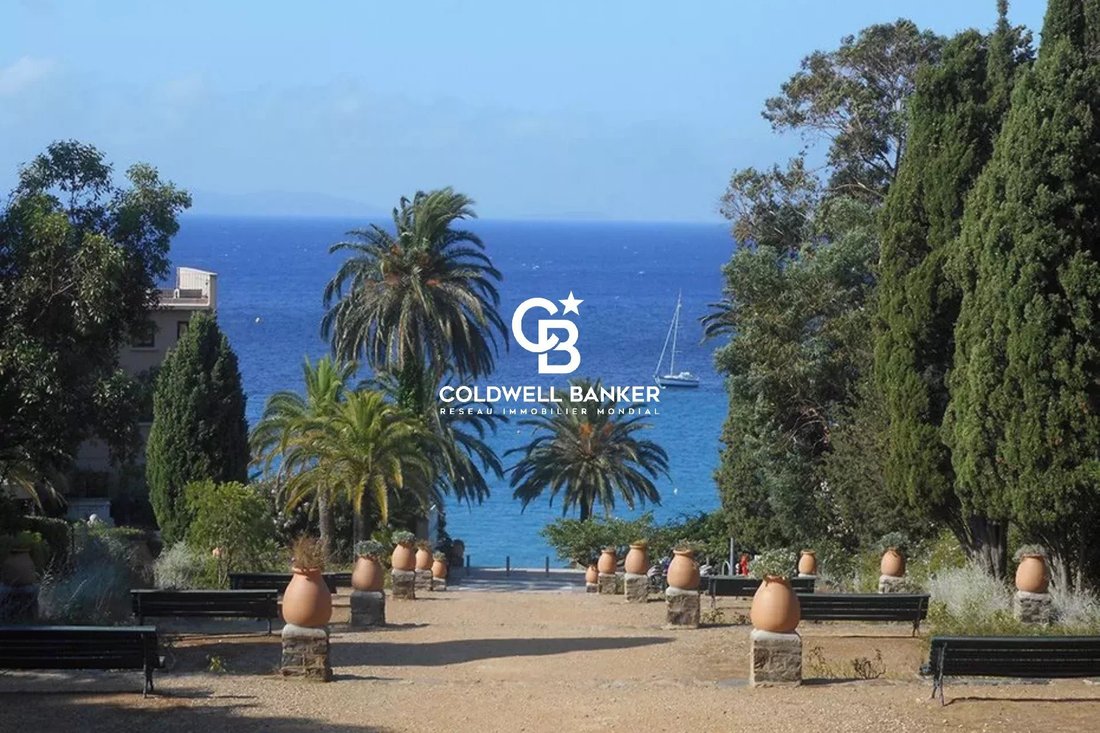 Land in Rayol-Canadel-sur-Mer, Provence-Alpes-Côte d'Azur, France 2 - 17287505