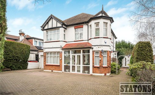 Haus in Osidge, London Borough of Barnet, England 1