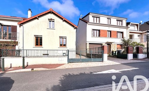 House in Jean Jaures, Le Plessis-Robinson, France 1