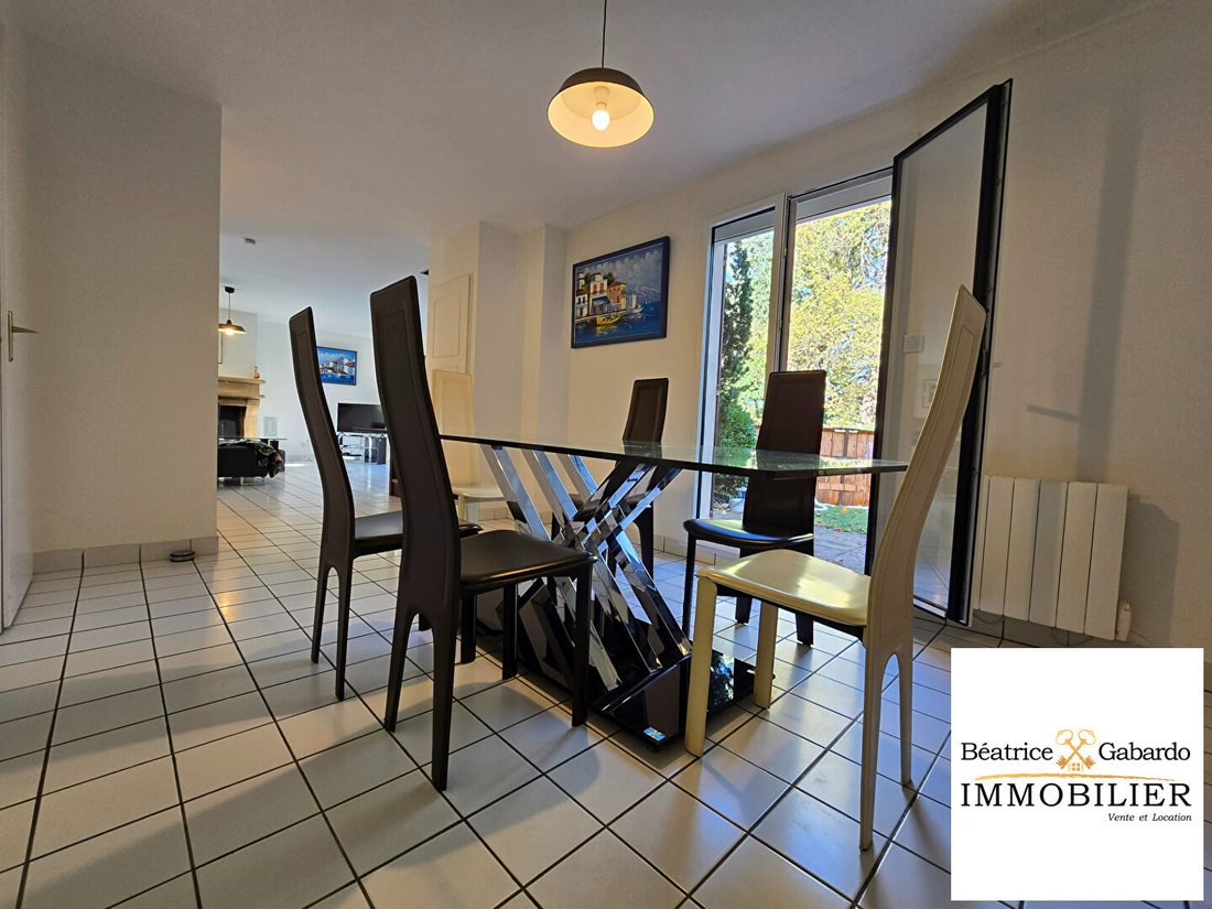 Villa in Centre-Bourg, Saint-Genis-Laval, France 5 - 17289971
