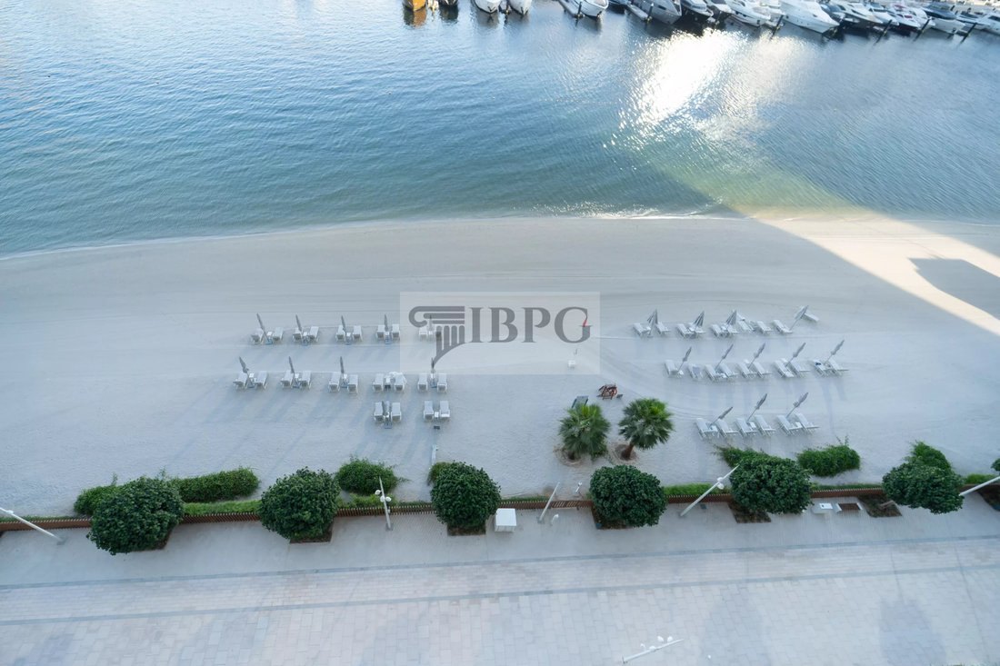 Apartment in Emaar Beachfront, Dubai, United Arab Emirates 2 - 17287664
