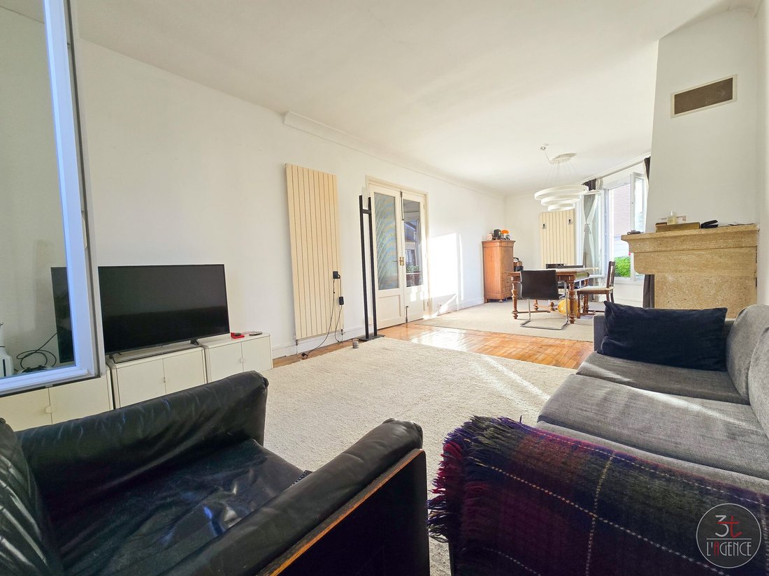 House in Fontenay-sous-Bois, Ile-de-France, France 2 - 17290784