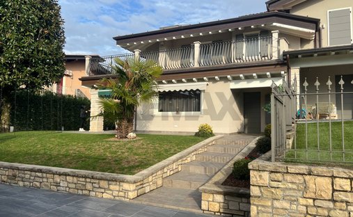House in Capriolo, Lombardy, Italy 1