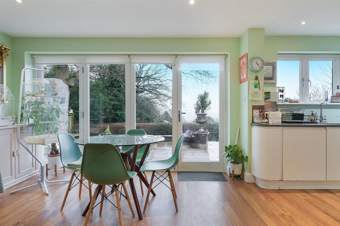 House in Coulsdon, London Borough of Croydon, England 4 - 17102065