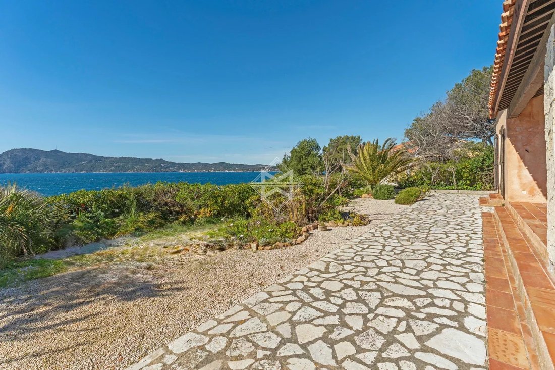 Villa in Pin Rolland-Maregau, Saint-Mandrier-sur-Mer, France 2 - 17147466