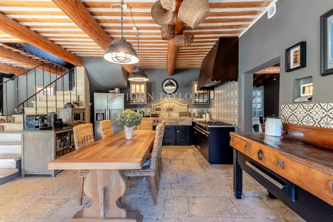 Estate in Cavaillon, Provence-Alpes-Côte d'Azur, France 4 - 13555730