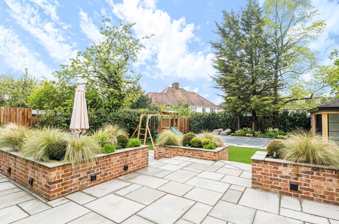 Townhouse in Mill Hill, Barnet, England 4 - 16825183