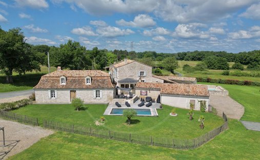 Villa in Saint-Méard-de-Gurçon, Nouvelle-Aquitaine, France 1