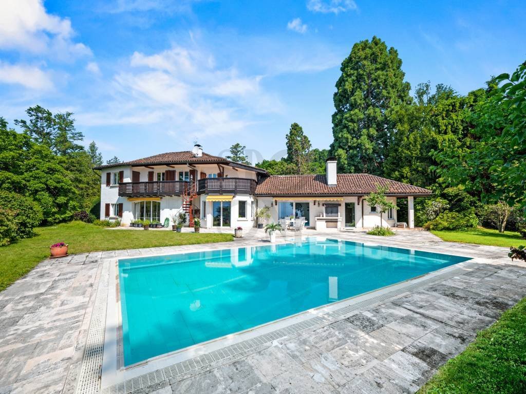 Exceptional House With Breathtaking Views And Swimming Pool