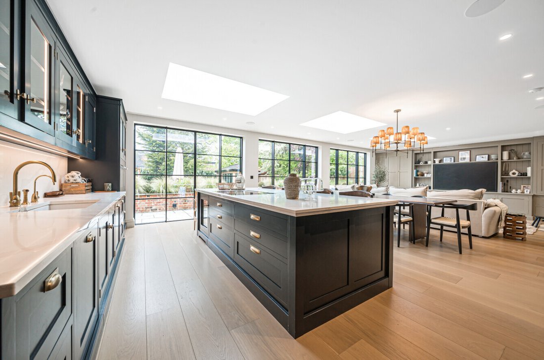 Townhouse in Mill Hill, Barnet, England 3 - 16825183