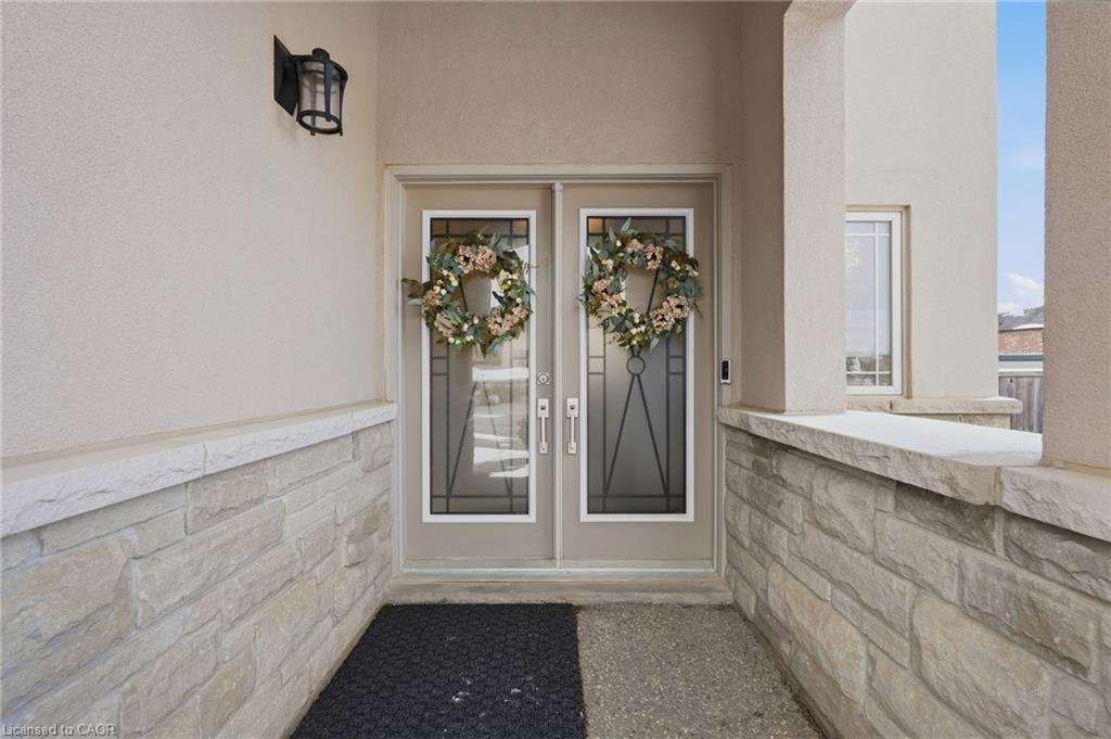 House in Hamilton, Ontario, Canada 2 - 17289521