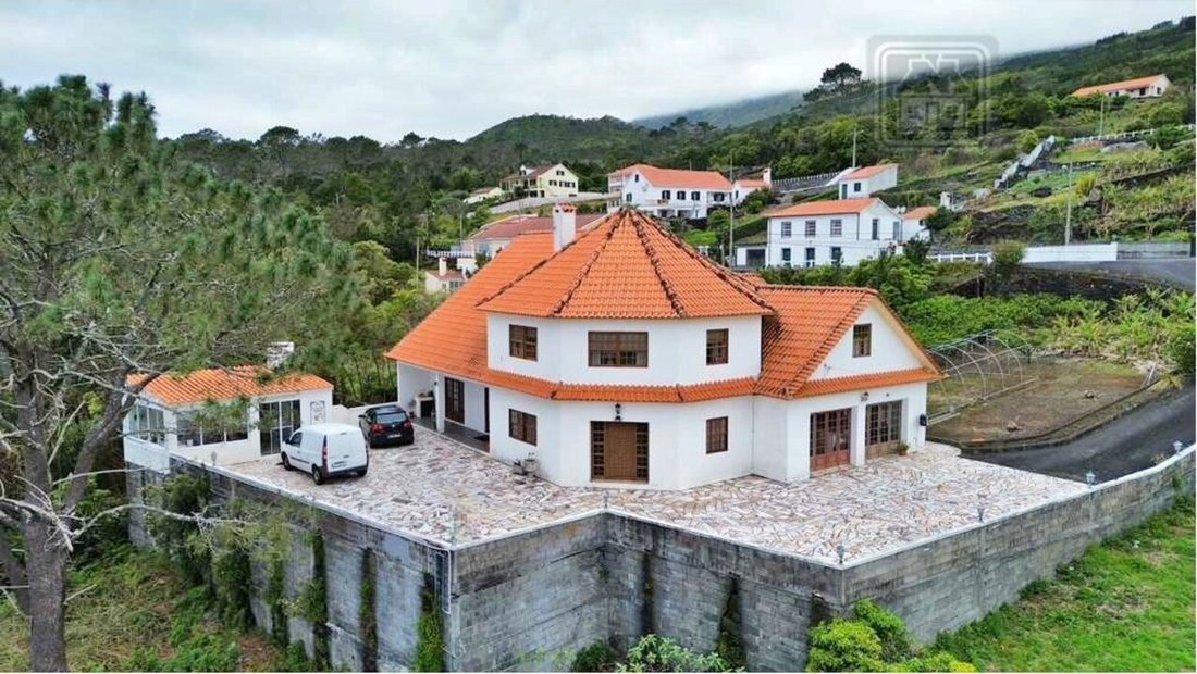 Sale Of Villa 5 Bedroom Villa With Sea View In Sao Joao Azores sale-of-villa-5-bedroom-villa-with-sea-view-in-sao-joao-azores