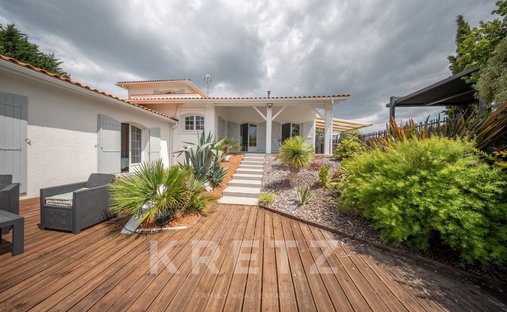 House in Loustalot, Gradignan, France 1