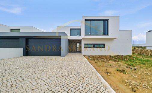 House in São João das Lampas, Lisbon, Portugal 1