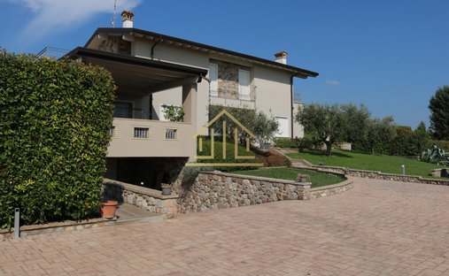 Villa in Castiglione delle Stiviere, Lombardy, Italy 1