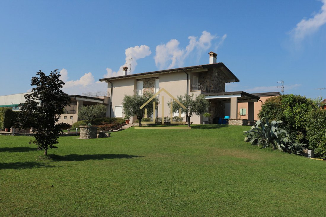 Villa in Castiglione delle Stiviere, Lombardy, Italy 2 - 16802349