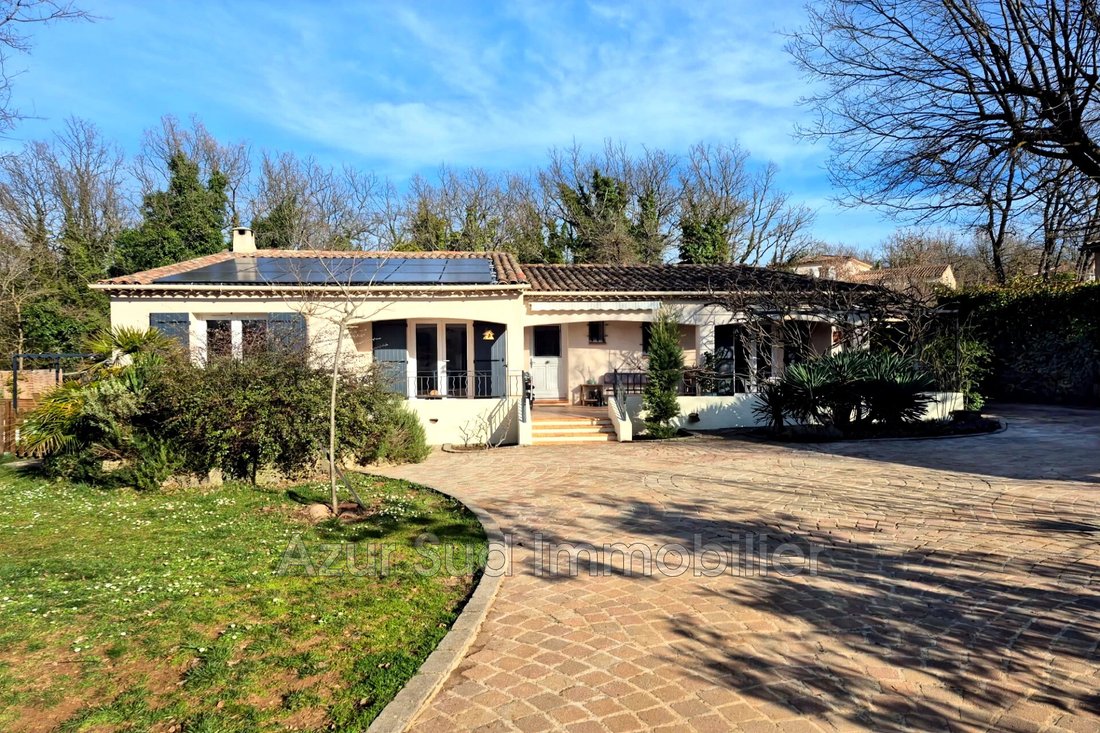 Villa in Saint-Cézaire-sur-Siagne, Provence-Alpes-Côte d'Azur, France 1 - 17292072