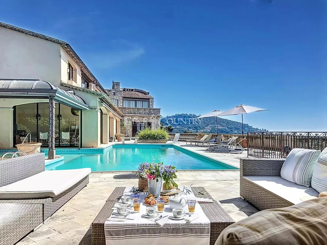 Estate in Grasse, Provence-Alpes-Côte d'Azur, France 5 - 17289776