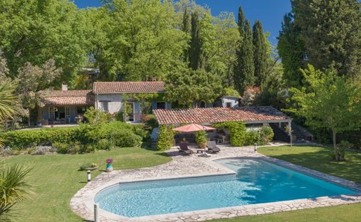 Villa in Châteauneuf-Grasse, Provence-Alpes-Côte d'Azur, France 1
