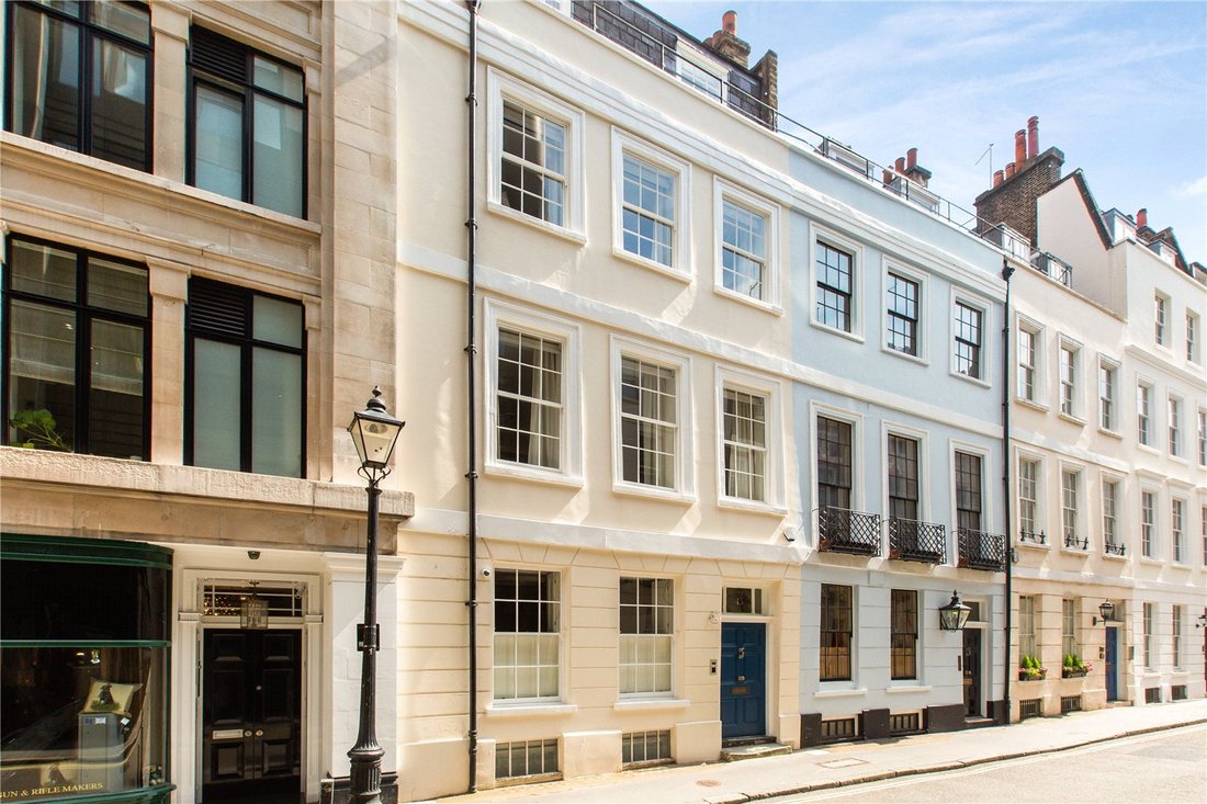 House in St Jamess, Westminster, England 1 - 17299256