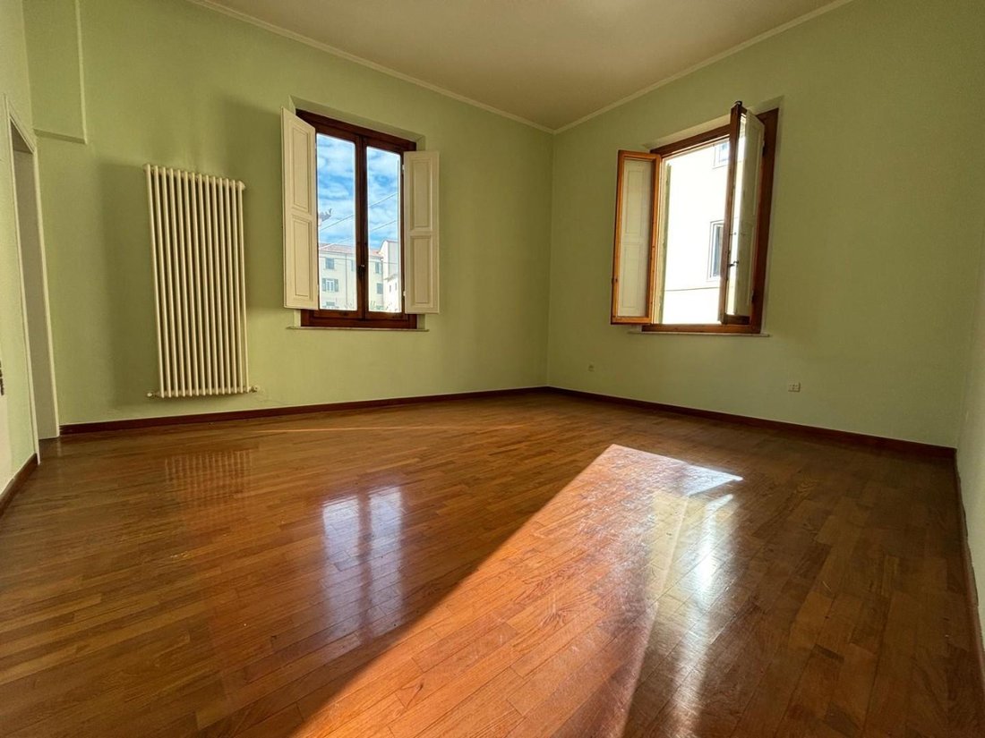 Villa in Near Center, Empoli, Tuscany 1 - 17294240