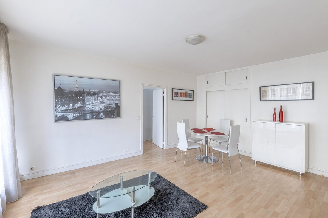 Apartment in Violet Commerce, Paris 15e Arrondissement, Paris 4 - 17298484
