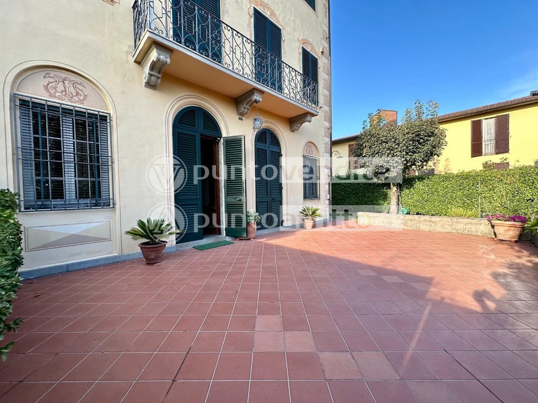 Villa in Capannori, Tuscany, Italy 1 - 17294895