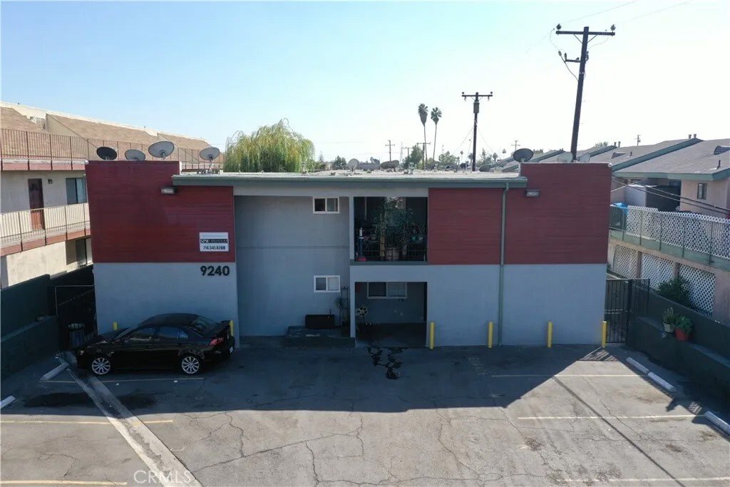 Bellflower, California, United States 1 - 17296975