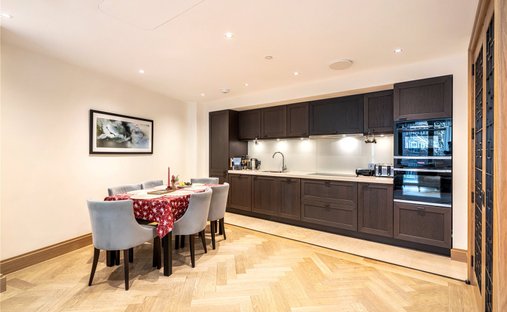 Apartment in Pimlico, Westminster, England 1