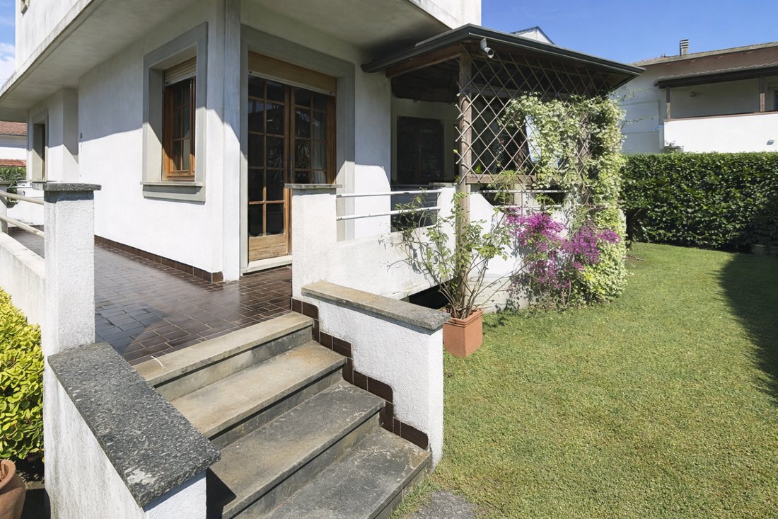 Villa in Ronchi, Massa, Italy 3 - 17294365