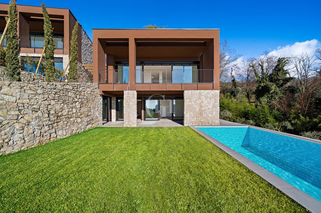 Villa in Garda, Veneto, Italy 2 - 17298727
