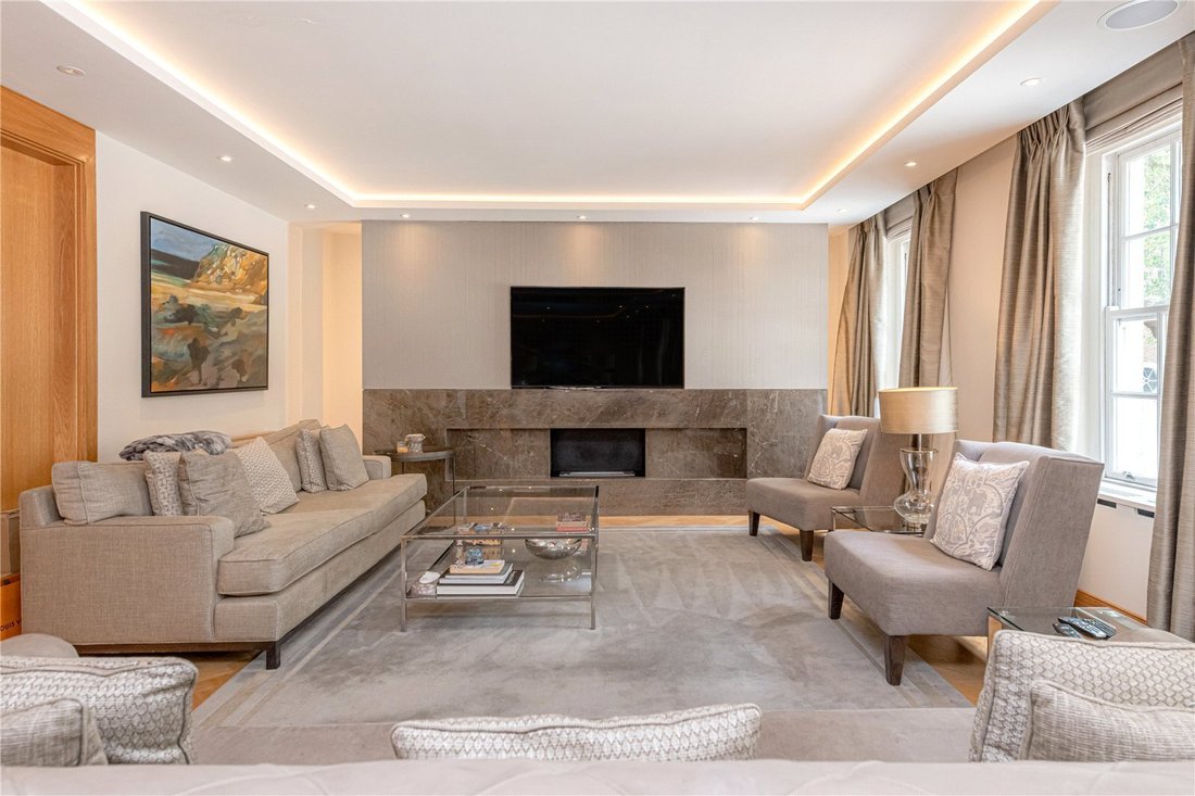 Apartment in Mayfair, Westminster, England 2 - 17299361