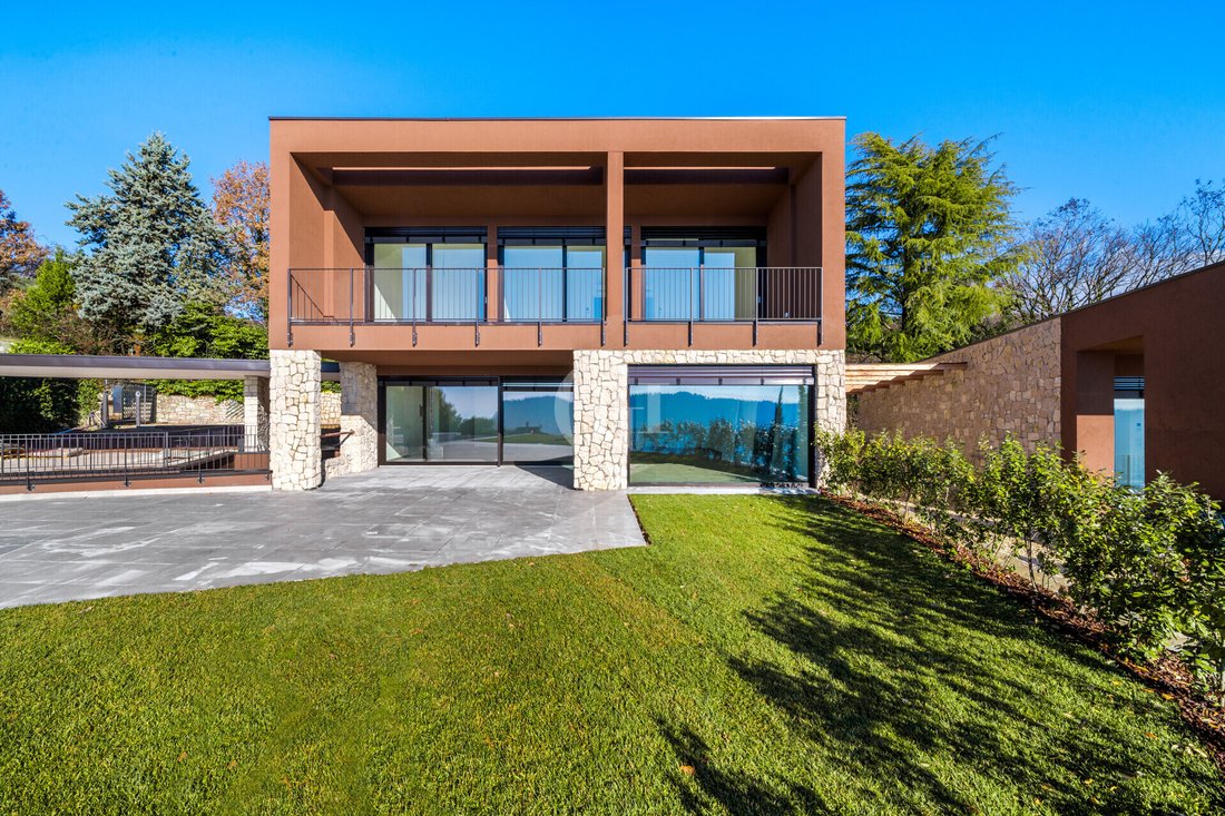 Villa in Garda, Veneto, Italy 3 - 17298688