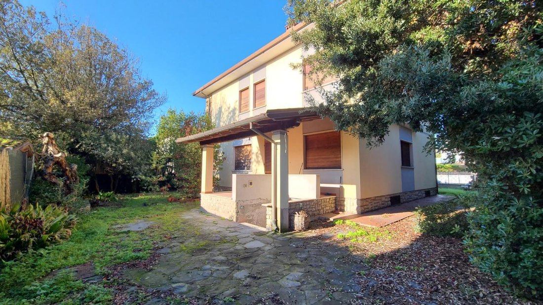 Villa in Tonfano, Pietrasanta, Italy 1 - 17294519