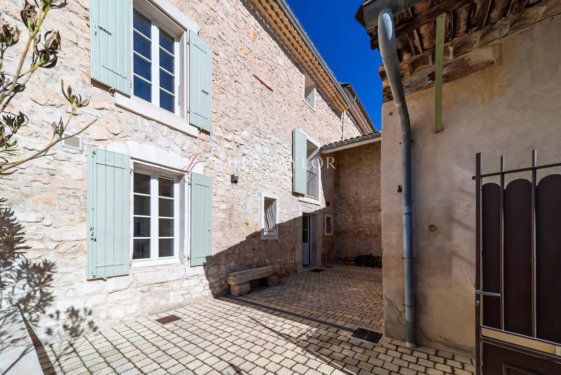 Townhouse in Secteur Ouest, Pernes-les-Fontaines, France 1 - 17298107